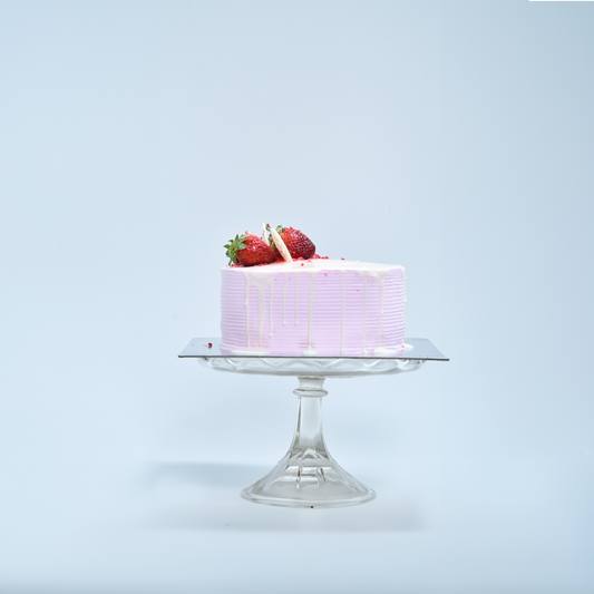 Strawberry white chocolate Drip Cake